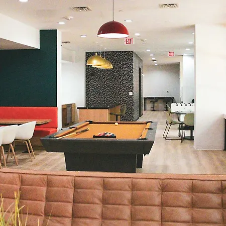 Modern Condo With Pool Gym Workspaces & Bbq